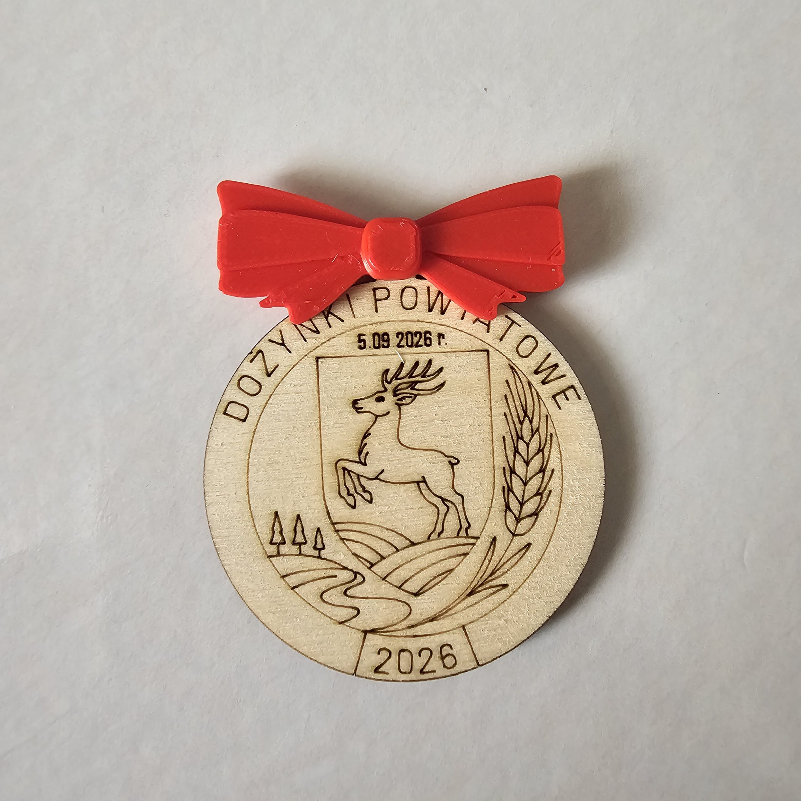 Kotylion drewniany dwustronny personalizowany z kokardką 3D Dekoracje laserowe 7 Kotylion drewniany dwustronny personalizowany z kokardką 3D - obrazek 7