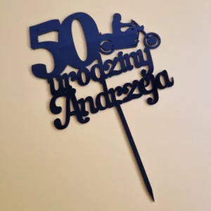 Topper personalizowany na urodziny imię + liczba + symbol: motor z motocyklistą Dekoracje laserowe Topper personalizowany motor z motocyklistą liczba imię