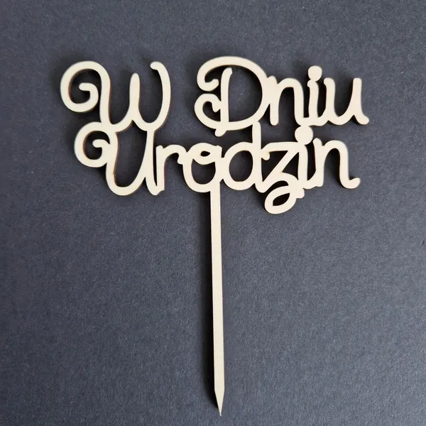 Topper urodzinowy W Dniu Urodzin drewniany