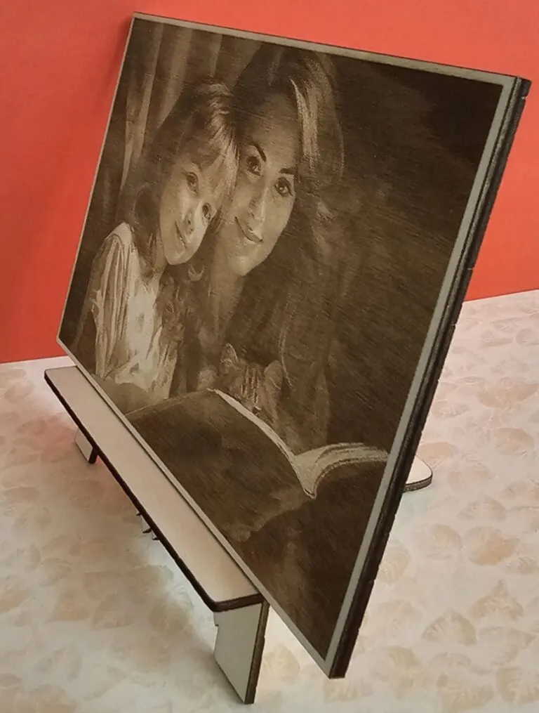 Zdjęcie grawerowane laserowo na drewnie sklejce 18×13 cm Dekoracje laserowe 3 grawer na drewnie sklejce laser grawerowane zdjecie 18x13 cm wysokosc produktu 13 cm 768x1015 z