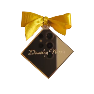 Kotylion personalizowany plexi złote lustro „Dowolny napis” Dekoracje laserowe Kotylion personalizowany złote lustro