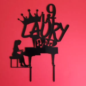 Topper personalizowany urodziny, jubileusz dama grająca na fortepianie np. 18 lat + liczba + imię + korona + nuty dama topper personalizowany urodziny, jubileusz dama grająca na fortepianie np. 18 lat + liczba + imię + korona + nuty