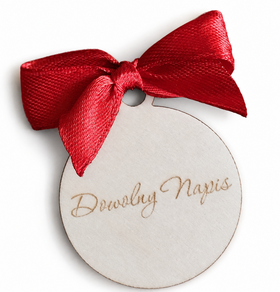 Kotylion drewniany personalizowany – dowolny napis lub logo Dekoracje laserowe kotylion personalizowany drewniany grawerowany dowolny napis